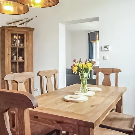 1 Bedroom Lovely In Biadoliny Szlachecki Holiday home Biadoliny Szlacaheckie