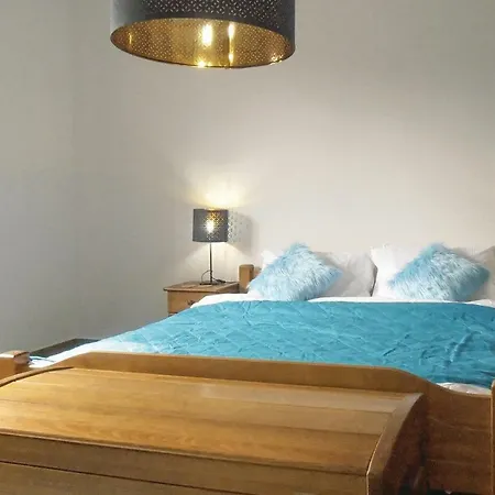 1 Bedroom Lovely In Biadoliny Szlachecki Holiday home *